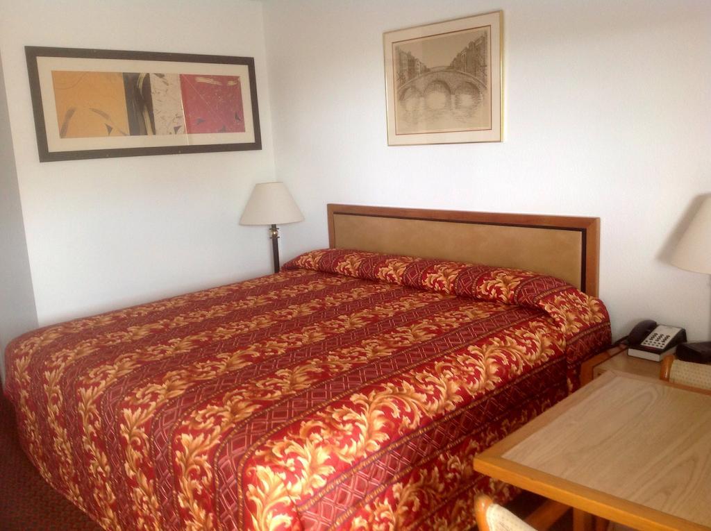 Hamilton Inn חדר תמונה